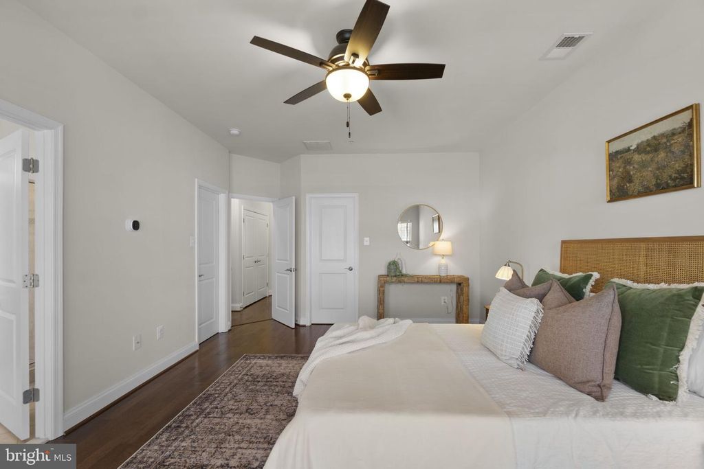 Image 18 of property listing at 5940 TALBOT DR, Ellicott City, MD 21043