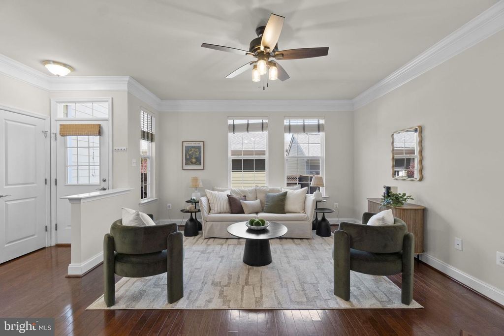 Image 2 of property listing at 5940 TALBOT DR, Ellicott City, MD 21043