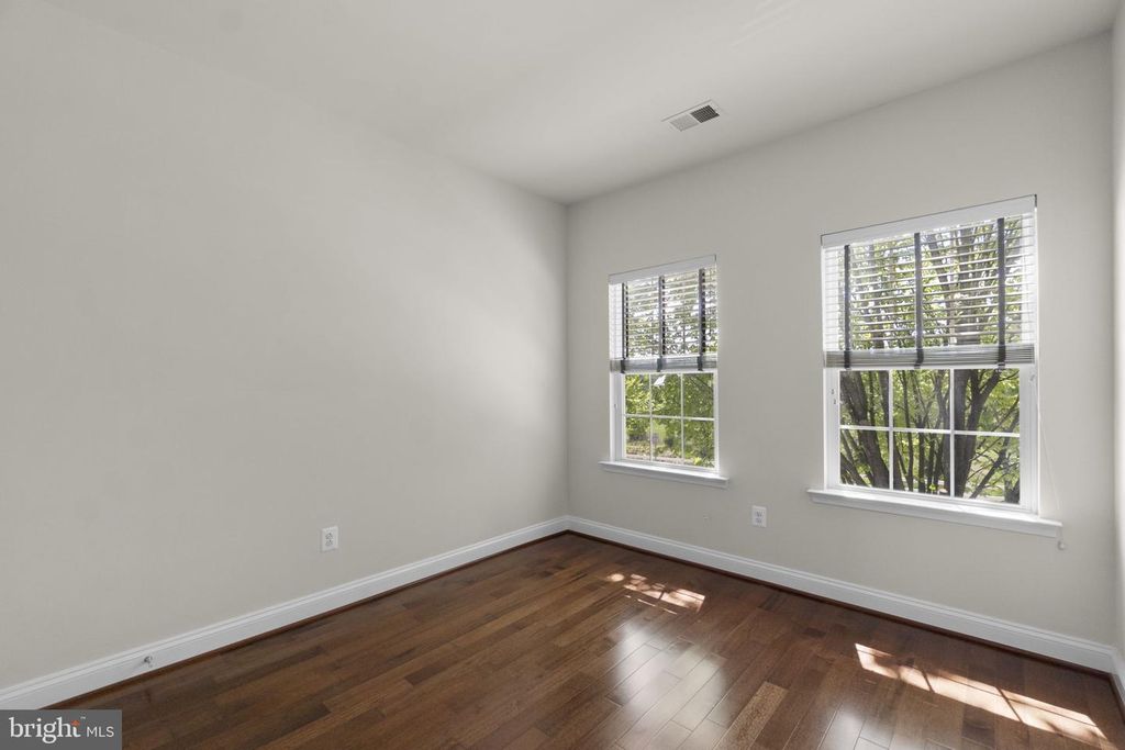 Image 25 of property listing at 5940 TALBOT DR, Ellicott City, MD 21043