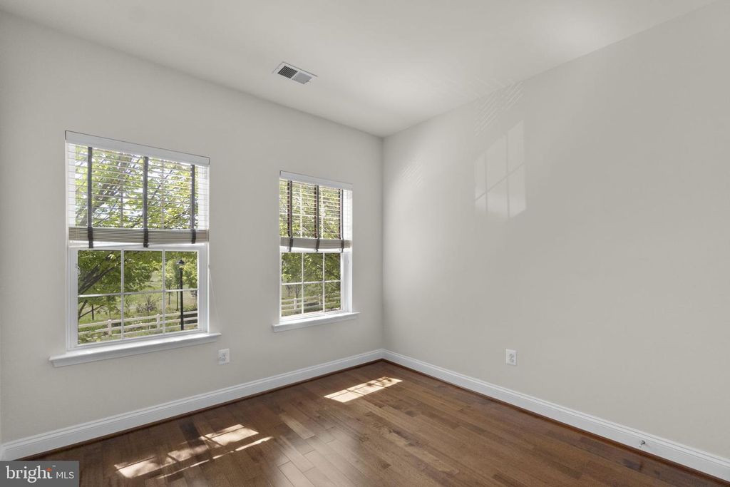 Image 27 of property listing at 5940 TALBOT DR, Ellicott City, MD 21043