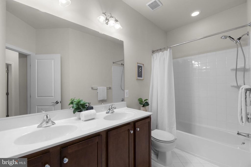 Image 29 of property listing at 5940 TALBOT DR, Ellicott City, MD 21043