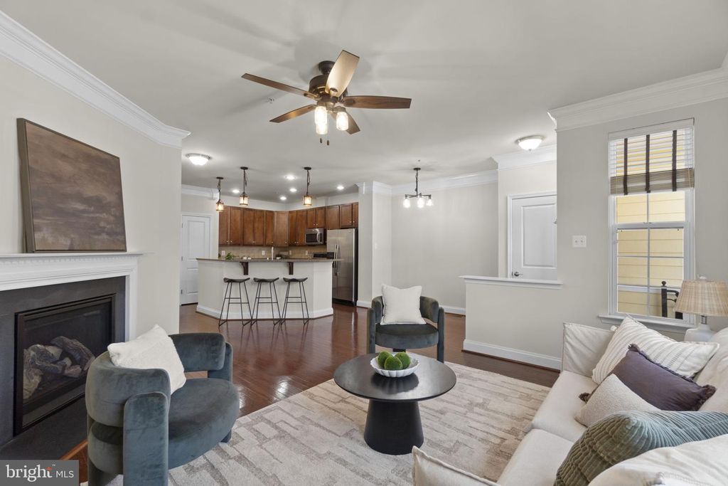 Image 3 of property listing at 5940 TALBOT DR, Ellicott City, MD 21043