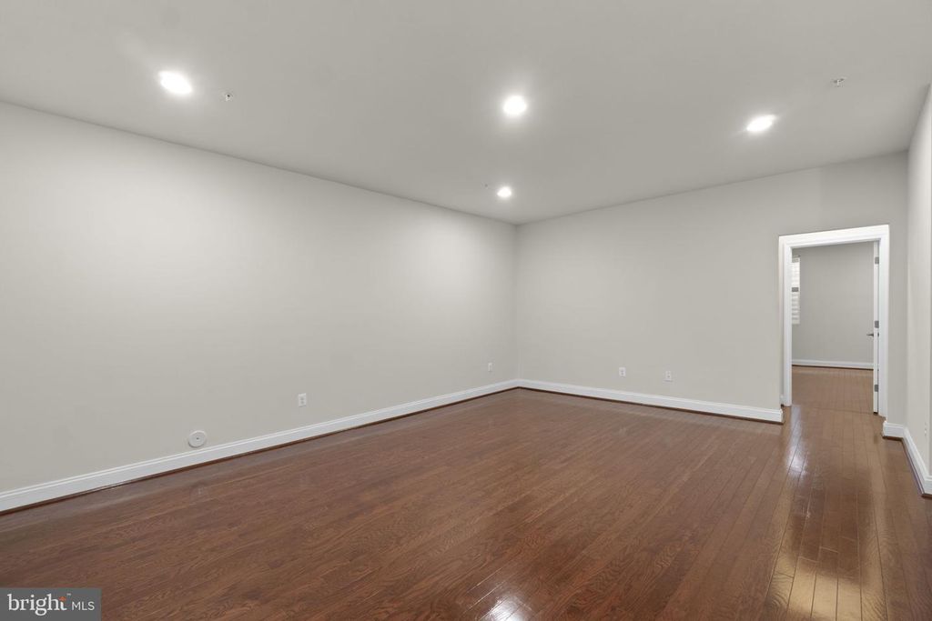 Image 31 of property listing at 5940 TALBOT DR, Ellicott City, MD 21043