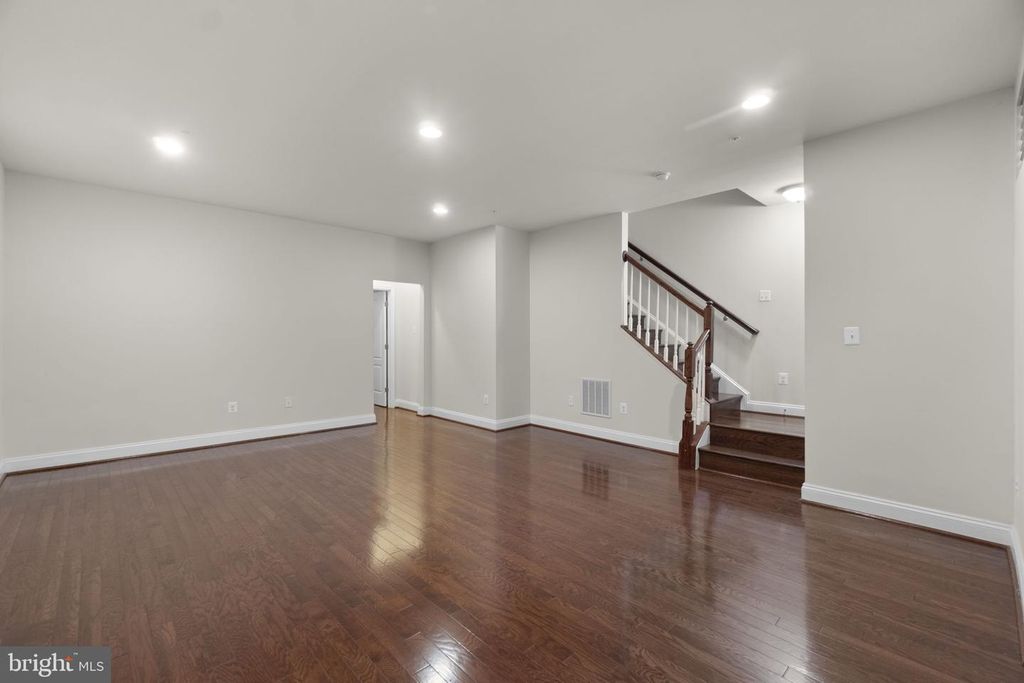 Image 32 of property listing at 5940 TALBOT DR, Ellicott City, MD 21043