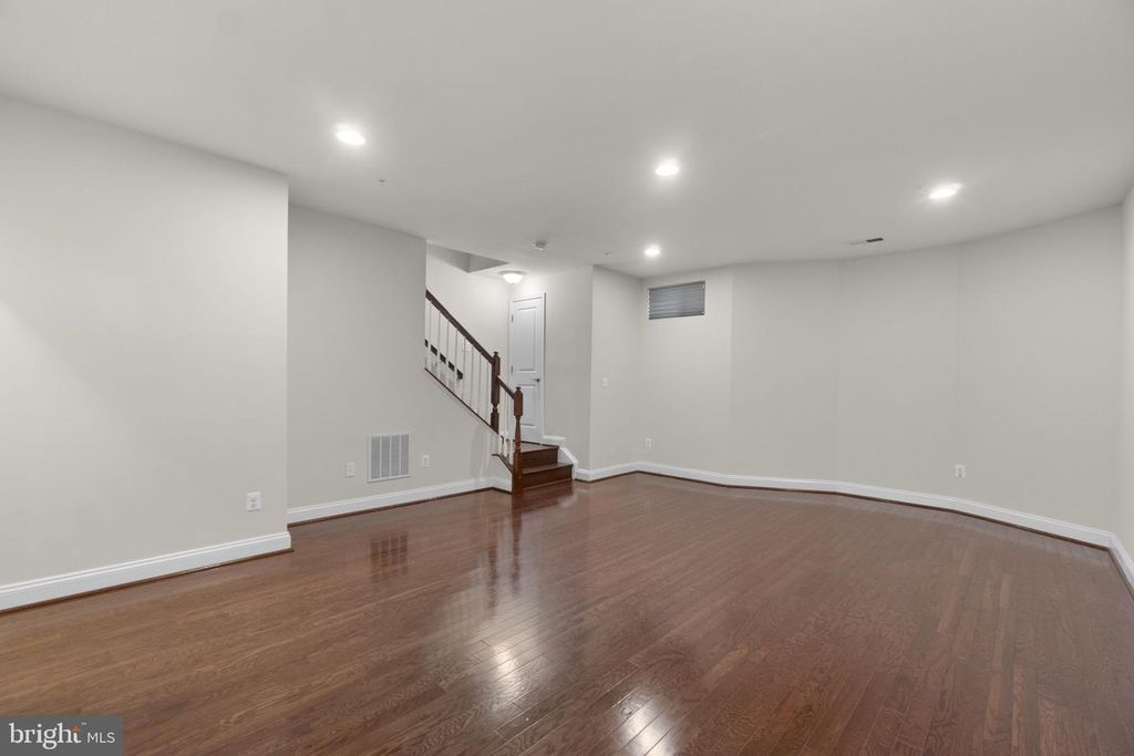 Image 33 of property listing at 5940 TALBOT DR, Ellicott City, MD 21043