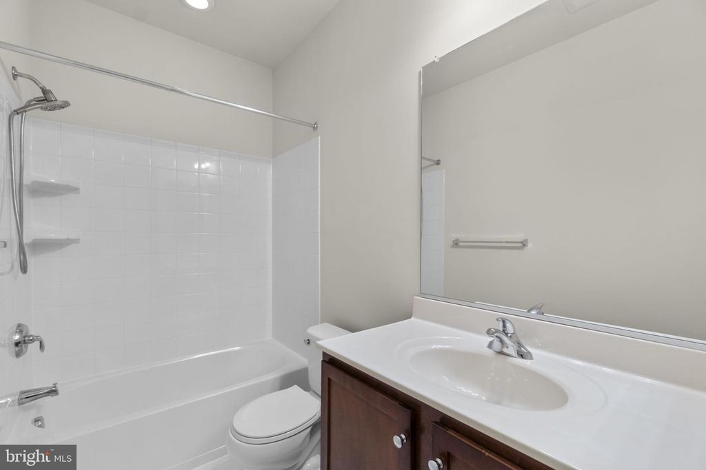 Image 34 of property listing at 5940 TALBOT DR, Ellicott City, MD 21043