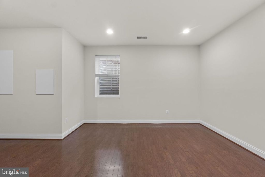 Image 35 of property listing at 5940 TALBOT DR, Ellicott City, MD 21043