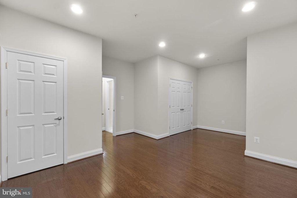 Image 36 of property listing at 5940 TALBOT DR, Ellicott City, MD 21043