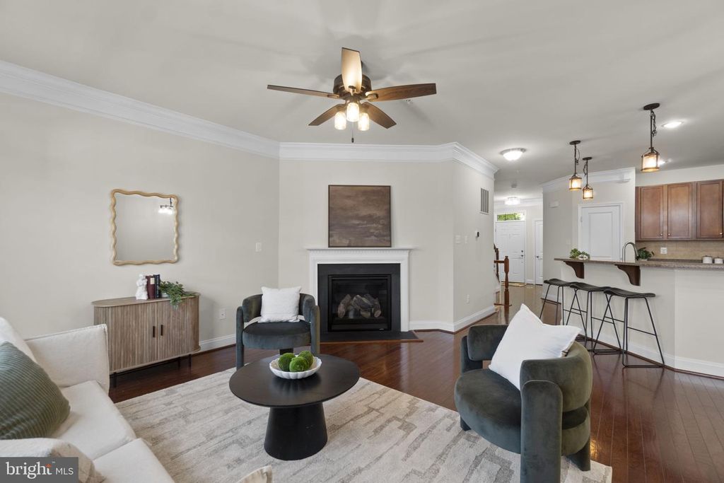 Image 4 of property listing at 5940 TALBOT DR, Ellicott City, MD 21043