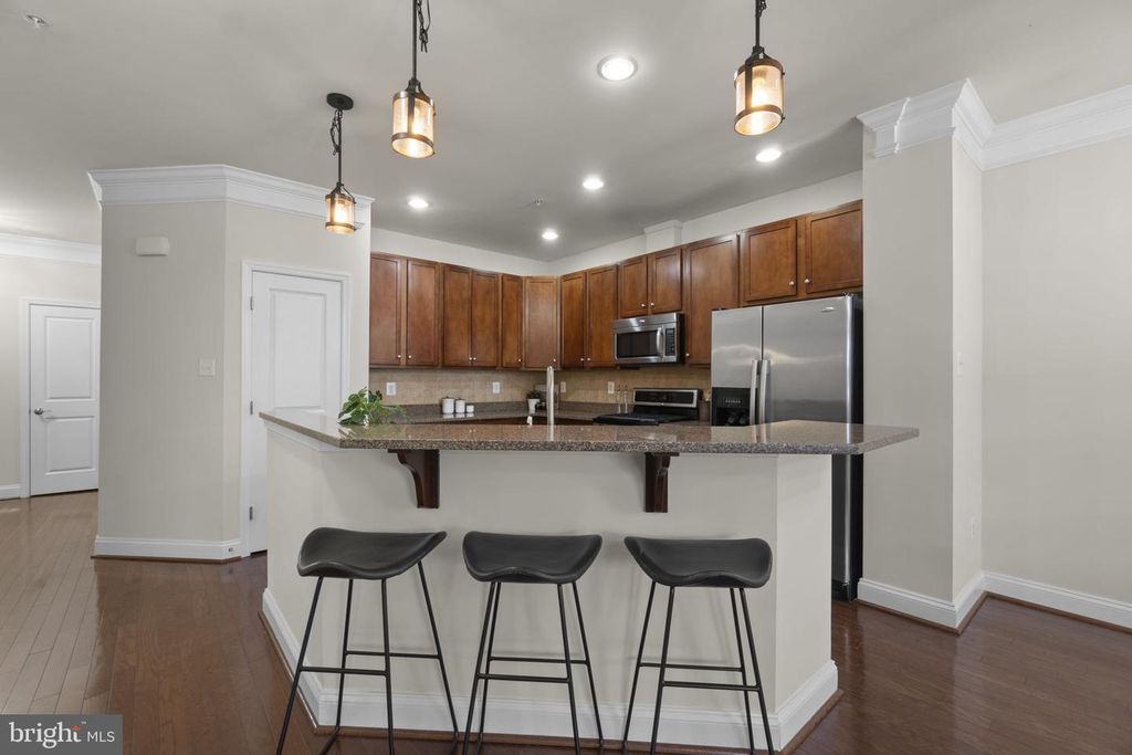 Image 7 of property listing at 5940 TALBOT DR, Ellicott City, MD 21043