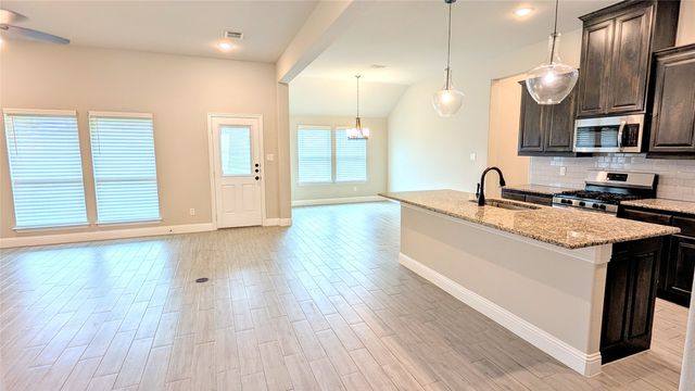304 Brinkley Drive, Saginaw, TX 76179