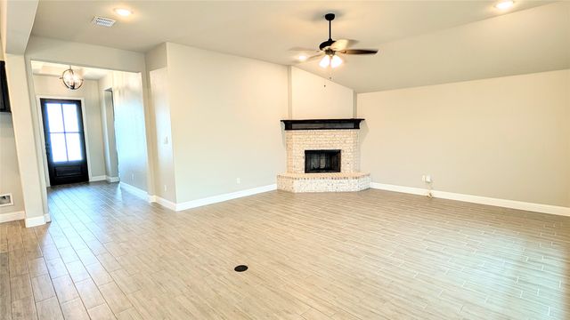 304 Brinkley Drive, Saginaw, TX 76179