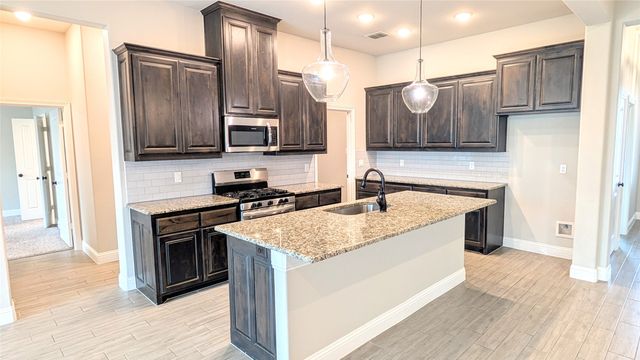 304 Brinkley Drive, Saginaw, TX 76179