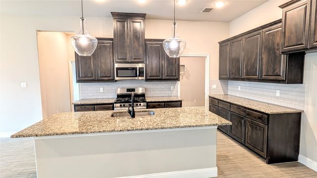 304 Brinkley Drive, Saginaw, TX 76179