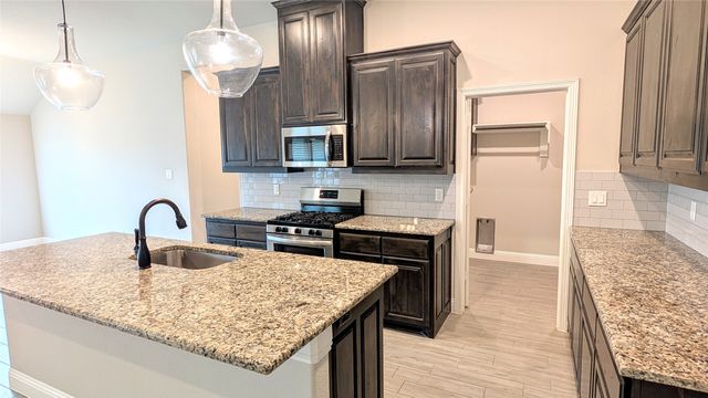 304 Brinkley Drive, Saginaw, TX 76179