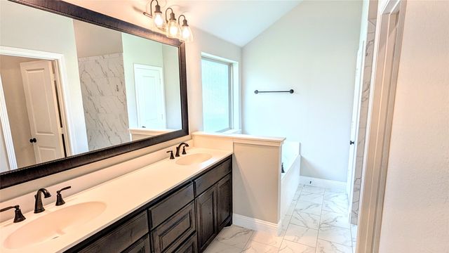 304 Brinkley Drive, Saginaw, TX 76179