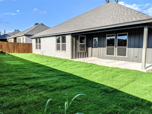 304 Brinkley Drive, Saginaw, TX 76179
