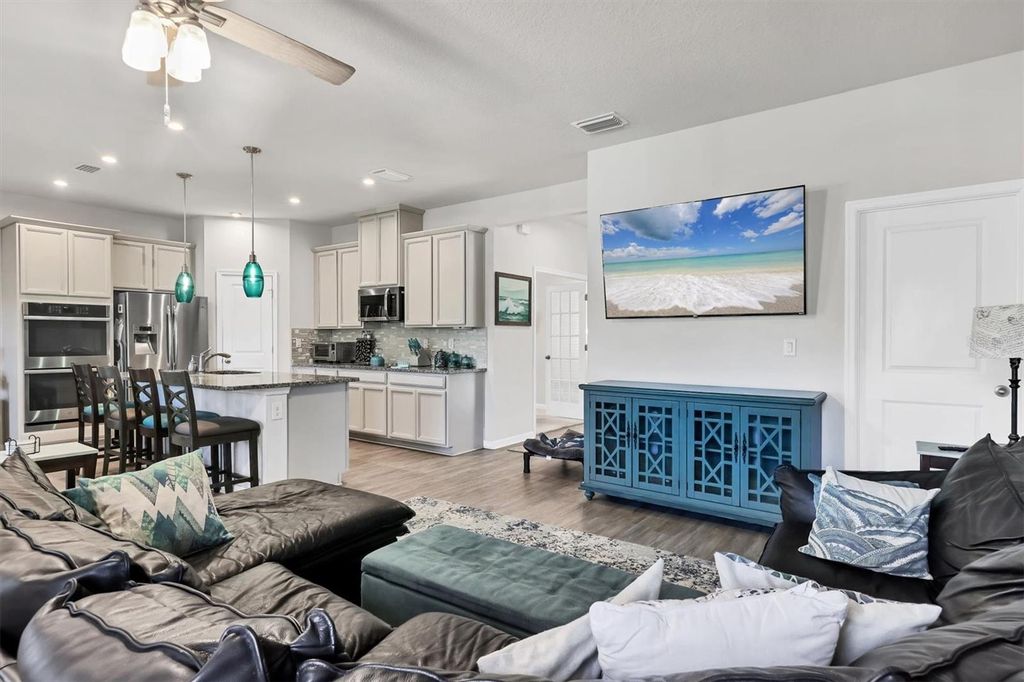 Image 12 of property listing at 5430 SPANISH MOSS COVE, Bradenton, FL 34203