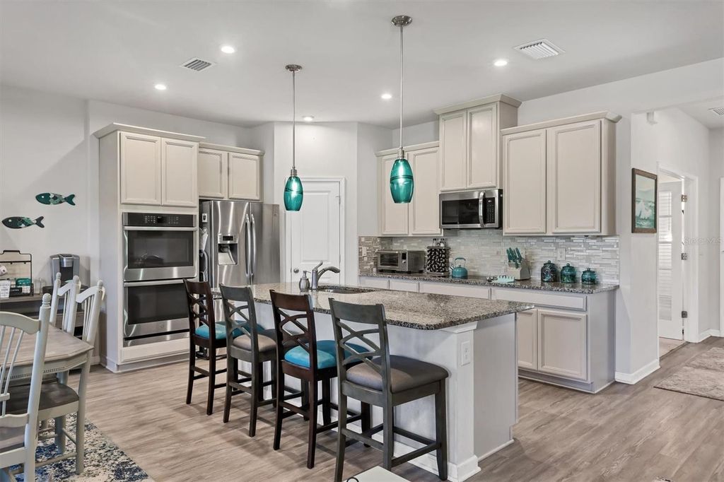 Image 14 of property listing at 5430 SPANISH MOSS COVE, Bradenton, FL 34203