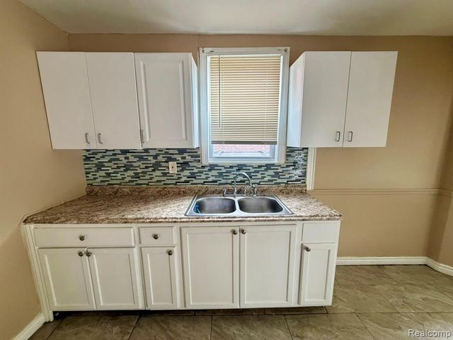11696 Glastonbury Avenue, Detroit, MI 48228