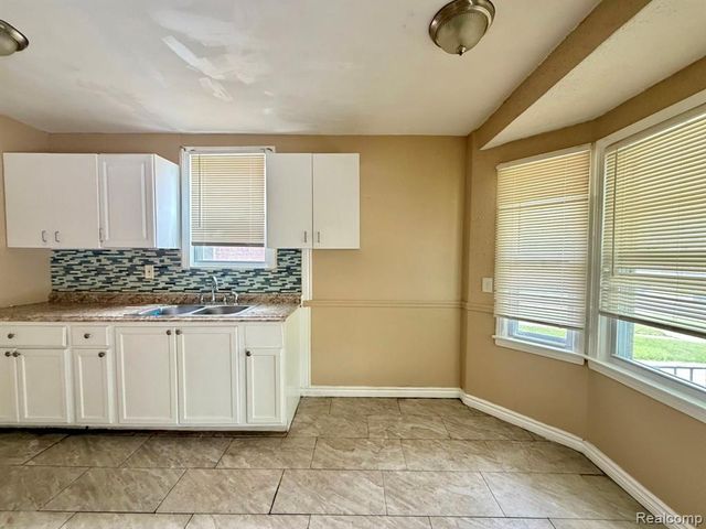 11696 Glastonbury Avenue, Detroit, MI 48228
