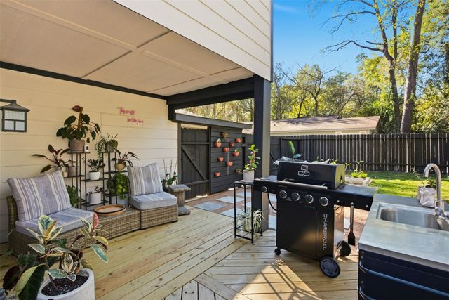 1004 E Red Cedar Circle, The Woodlands, TX 77380