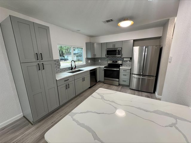 1004 E Red Cedar Circle, The Woodlands, TX 77380