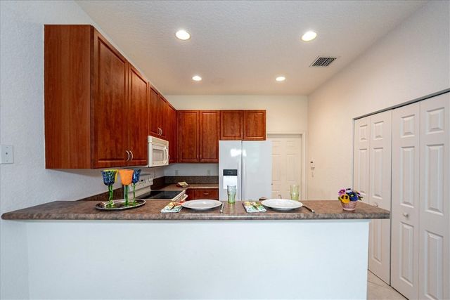 2597 Stockbridge Square SW 2597, Vero Beach, FL 32962