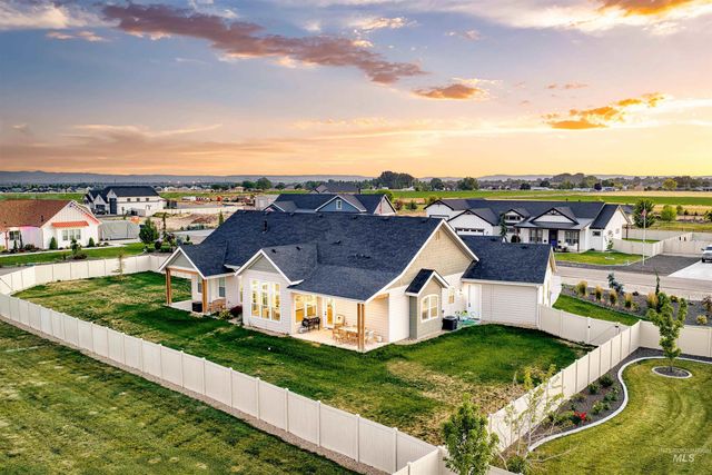 24806 Thunder Cloud St, Middleton, ID 83644