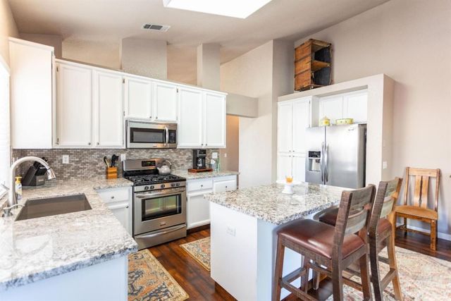 9316 Caulfield Drive, Elk Grove, CA 95758