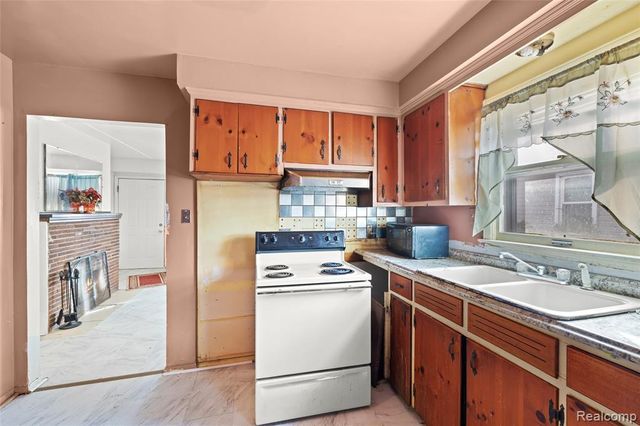 34846 John Hauk Street, Westland, MI 48185