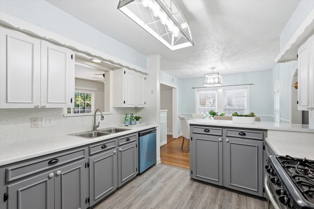 415 S Britain Road, Irving, TX 75060