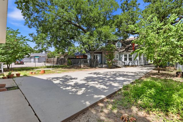 415 S Britain Road, Irving, TX 75060