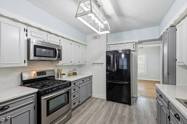 415 S Britain Road, Irving, TX 75060