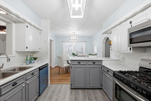 415 S Britain Road, Irving, TX 75060