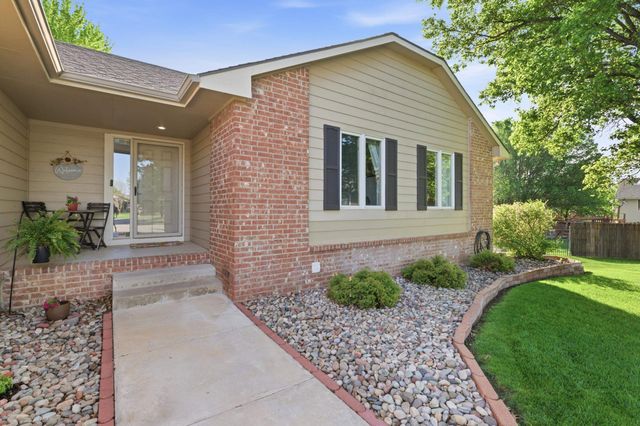 2414 N Covington Ct, Wichita, KS 67205