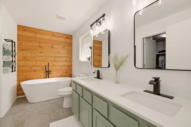 2414 N Covington Ct, Wichita, KS 67205