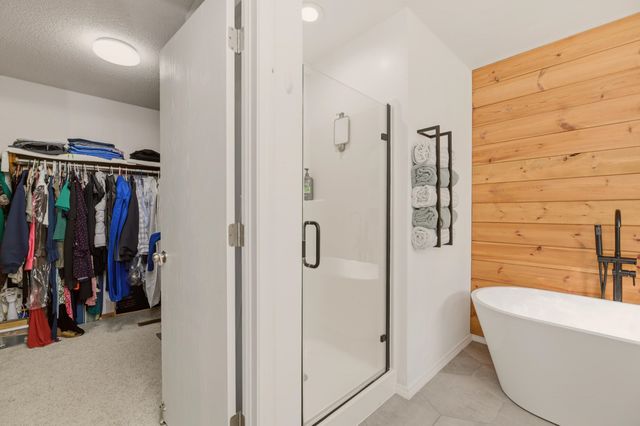 2414 N Covington Ct, Wichita, KS 67205