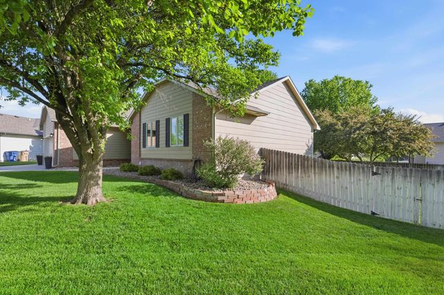 2414 N Covington Ct, Wichita, KS 67205