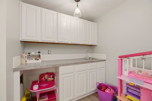 2414 N Covington Ct, Wichita, KS 67205