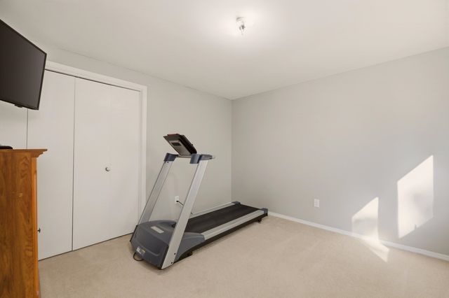 2414 N Covington Ct, Wichita, KS 67205