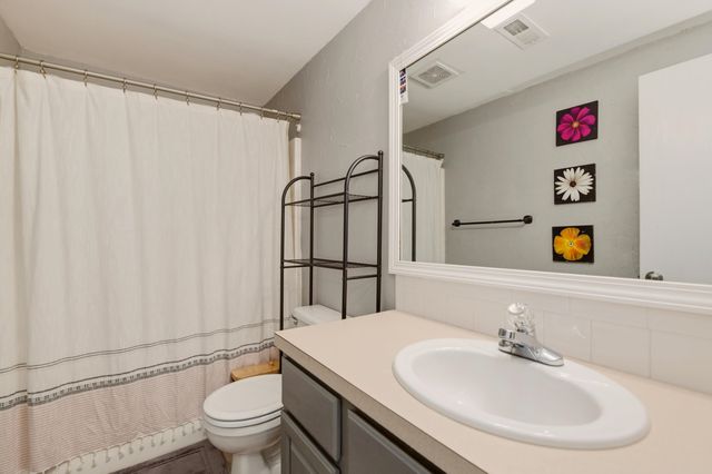 2414 N Covington Ct, Wichita, KS 67205