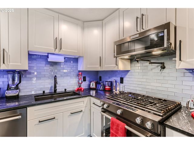 3163 Sw 199TH Ter, Beaverton, OR 97003