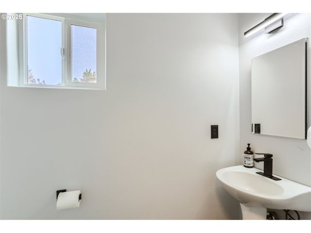 3163 Sw 199TH Ter, Beaverton, OR 97003