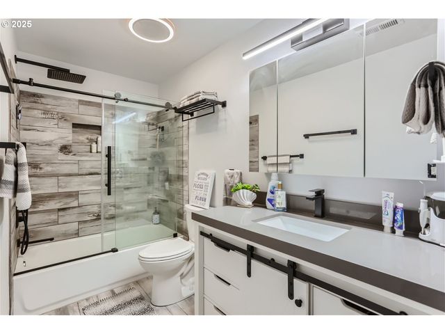 3163 Sw 199TH Ter, Beaverton, OR 97003