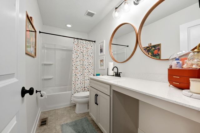 426 Bethpage Boulevard, Commercial Point, OH 43116