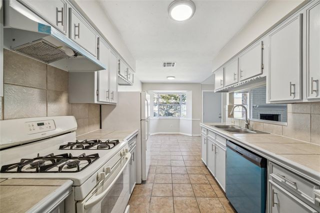 13746 Drakewood Drive, Sugar Land, TX 77498