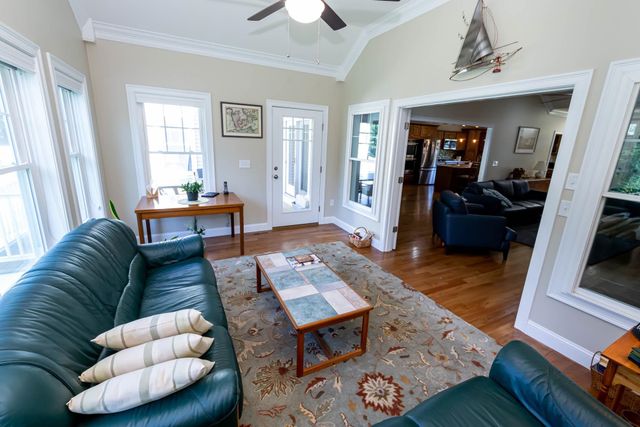 9 Windy Hollow Circle, Merrimack, NH 03054