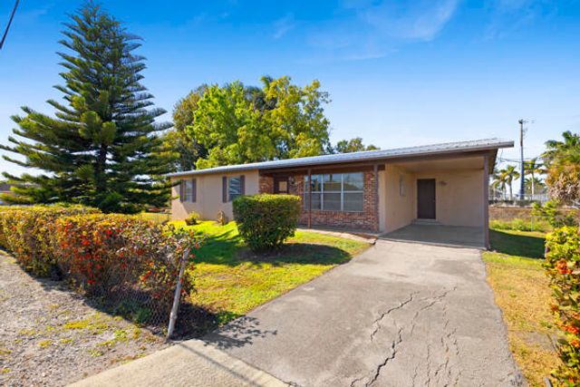 110 SW 12th Avenue, South Bay, FL 33493