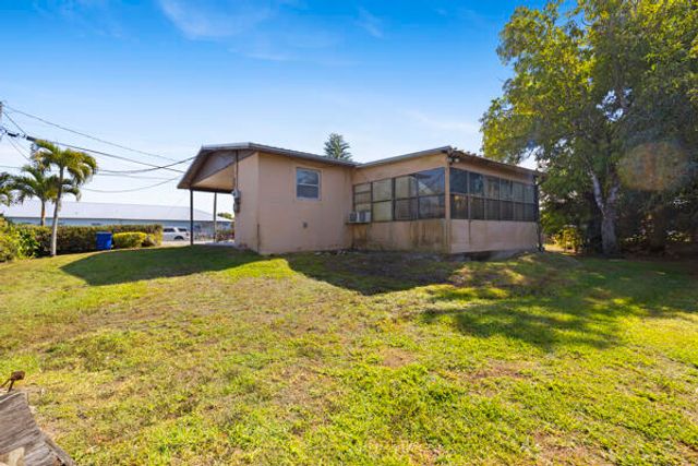 110 SW 12th Avenue, South Bay, FL 33493